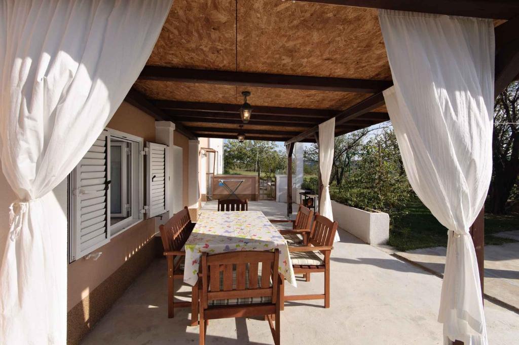 Balkón nebo terasa v ubytování Holiday home in Lopar/Insel Rab 17776