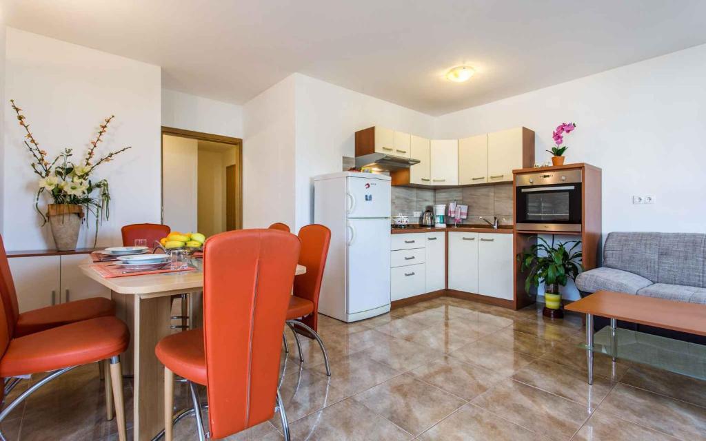 Kuchnia lub aneks kuchenny w obiekcie Apartment in Silo - Insel Krk 13580
