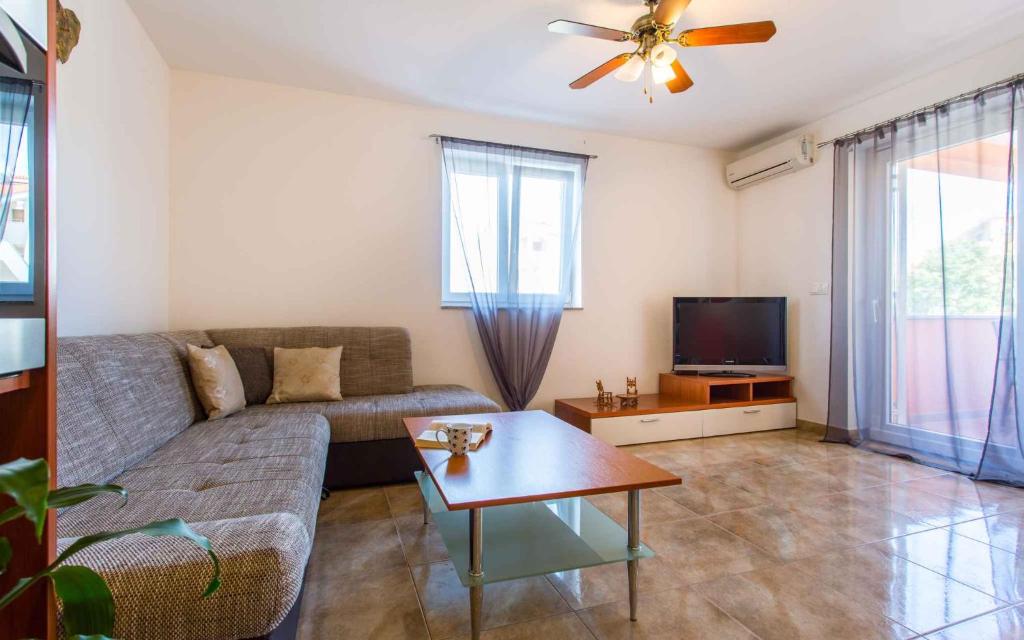 Telewizja i/lub zestaw kina domowego w obiekcie Apartment in Silo - Insel Krk 13580