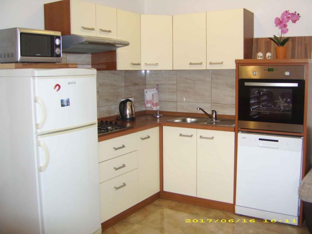 Kuchnia lub aneks kuchenny w obiekcie Apartment in Silo - Insel Krk 13580