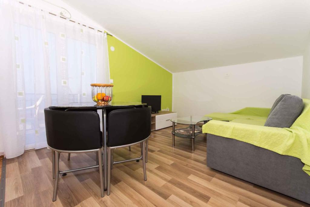 Posedenie v ubytovaní Apartments in Okrug Gornji 26579