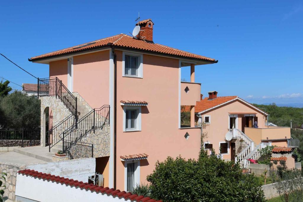 Budova, v ktorej sa apartmán nachádza