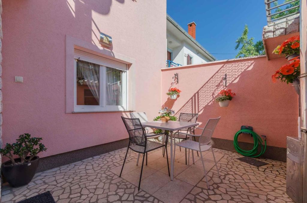 Balkón nebo terasa v ubytování Two-Bedroom Apartment in Crikvenica XCVII