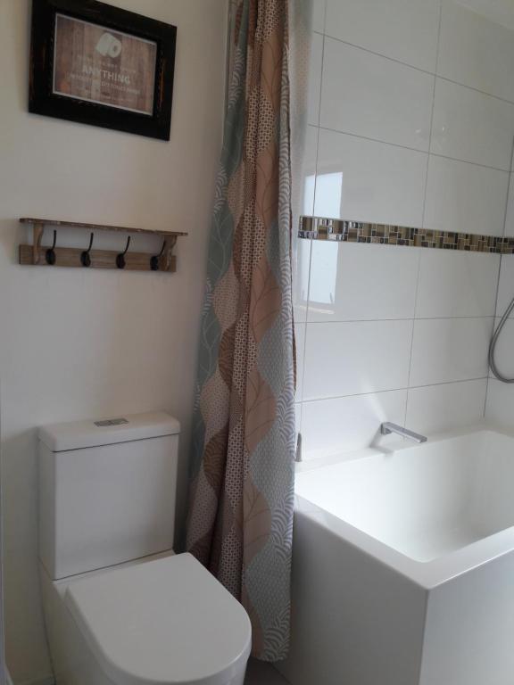 Cosy Country Cottage on a Sunny Hill - Resim 10