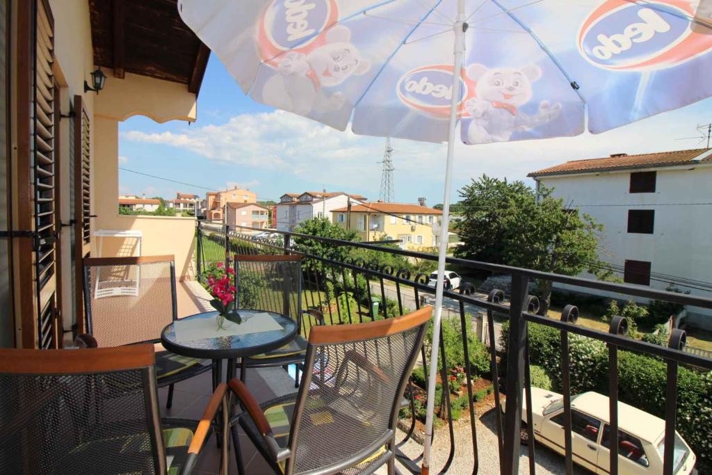 Balkon lub taras w obiekcie Apartment in Porec/Istrien 10031