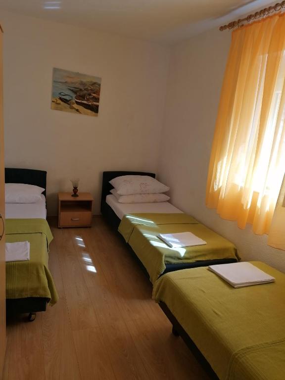 Posteľ alebo postele v izbe v ubytovaní Two-Bedroom Apartment in Baric Draga I