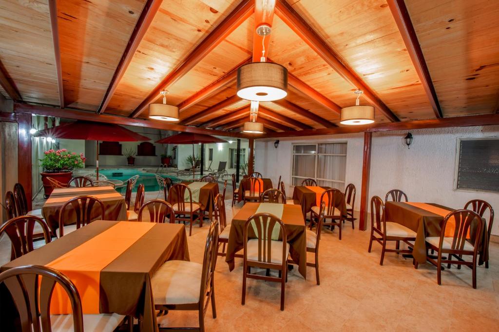 Restaurace v ubytování Del Marques Hotel and Suites