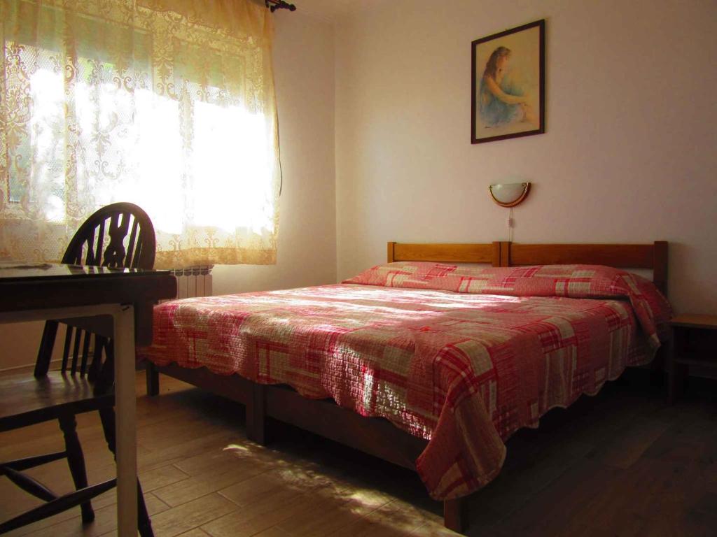 Łóżko lub łóżka w pokoju w obiekcie Two-Bedroom Apartment in Pula XI