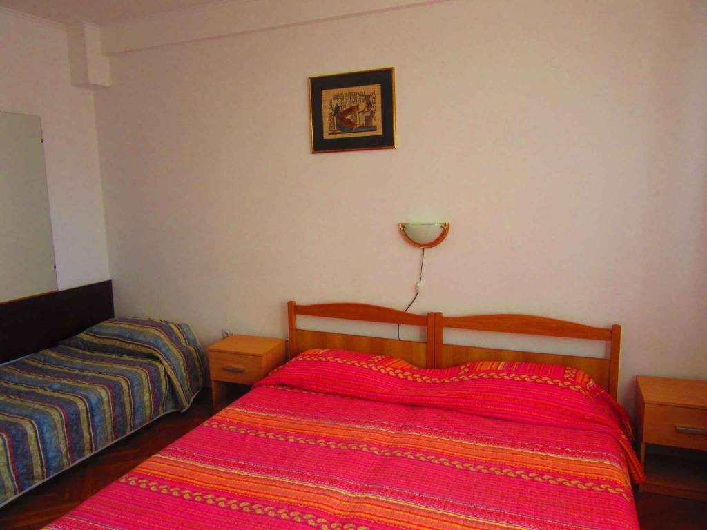 Łóżko lub łóżka w pokoju w obiekcie Two-Bedroom Apartment in Pula XI