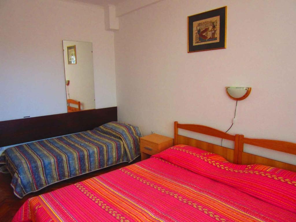 Łóżko lub łóżka w pokoju w obiekcie Two-Bedroom Apartment in Pula XI