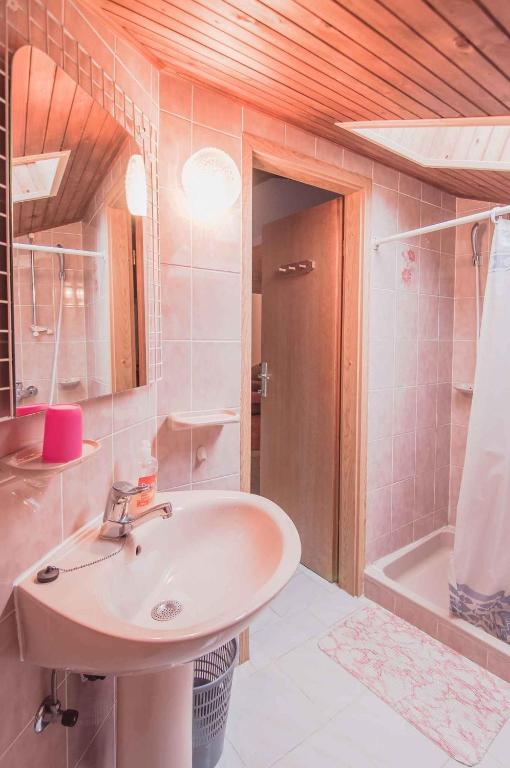 Koupelna v ubytování Apartments in Mali Losinj 14985C