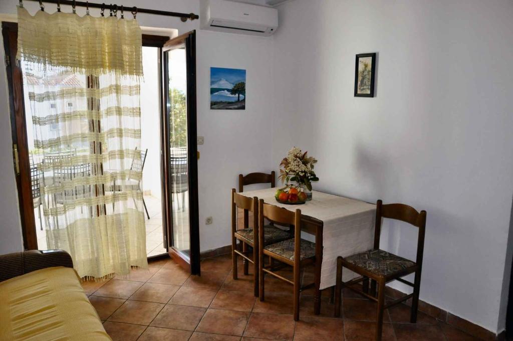 Fotografie z fotogalerie ubytování Apartments in Starigrad-Paklenica 6778 v destinaci Punta