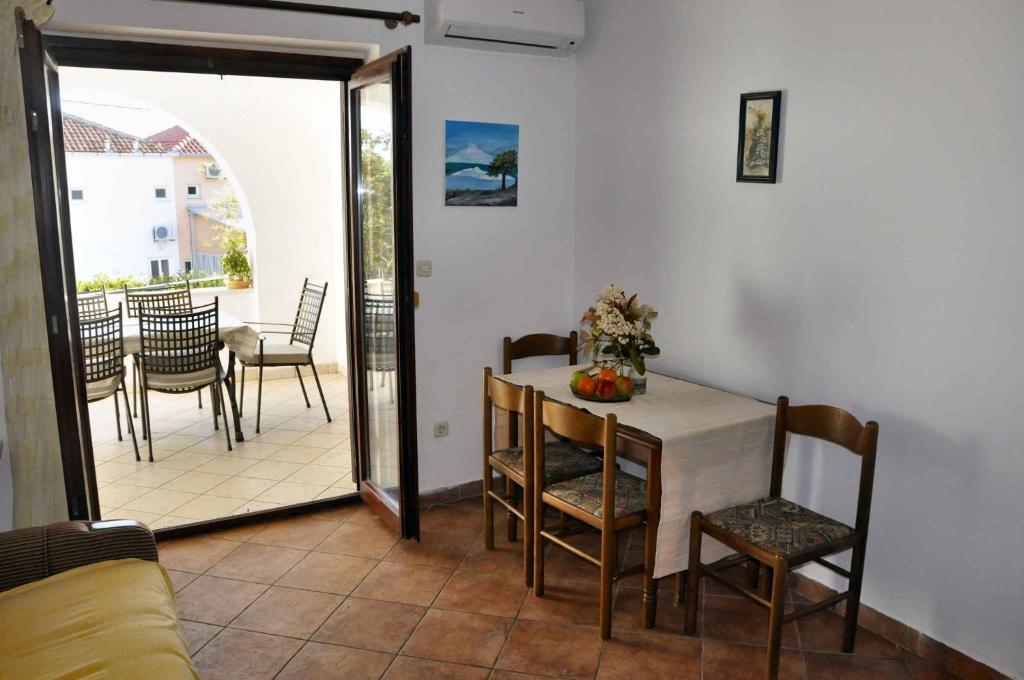 Fotografie z fotogalerie ubytování Apartments in Starigrad-Paklenica 6778 v destinaci Punta