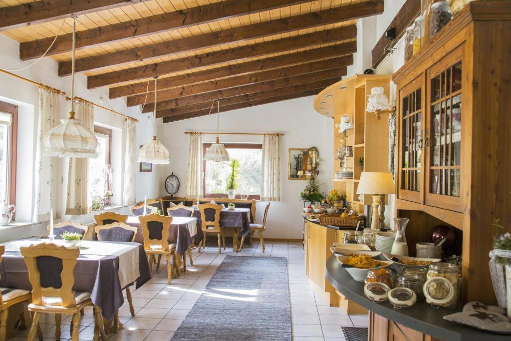 Restaurace v ubytování Hotel-Pension-Waldblick Garni