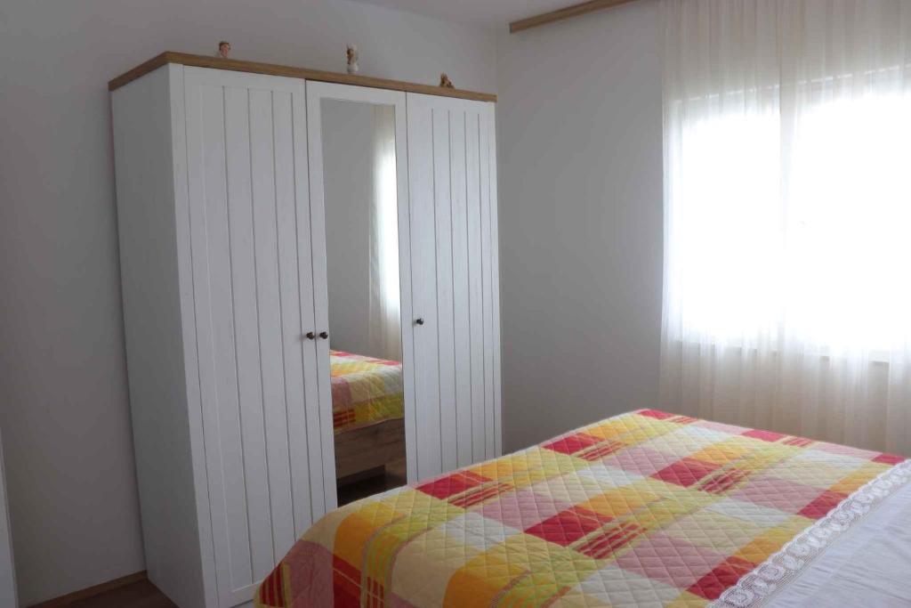 Postel nebo postele na pokoji v ubytování Apartment Slatine 6