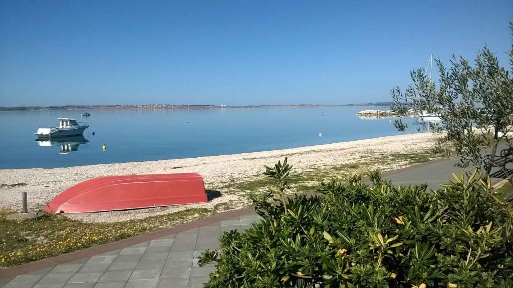 Zdjęcie z galerii obiektu Holiday home in Vrsi/Zadar Riviera 7847 w mieście Kod Mula