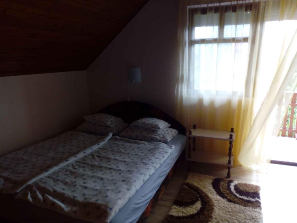 Posteľ alebo postele v izbe v ubytovaní Holiday home Balatonkeresztur 12