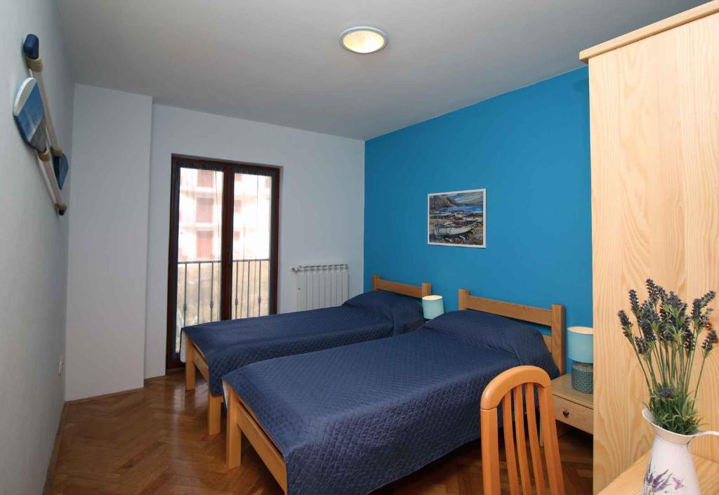 Posteľ alebo postele v izbe v ubytovaní Apartments in Rabac 16693