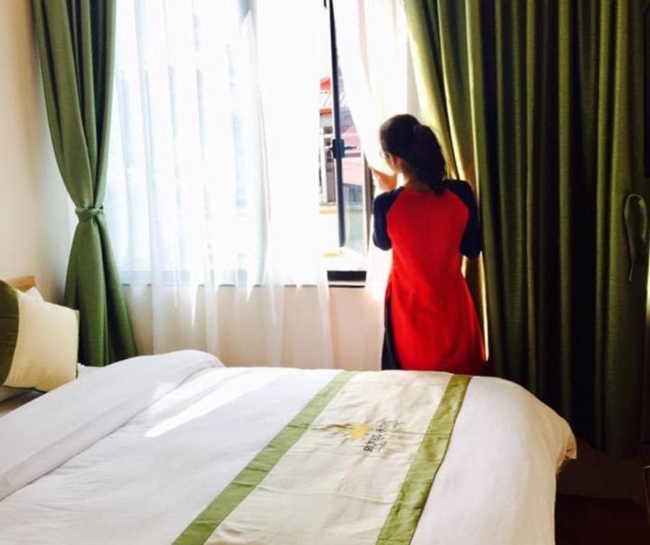 Postel nebo postele na pokoji v ubytování Royal Hotel Ha noi