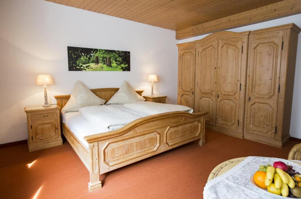 Postel nebo postele na pokoji v ubytování Hotel-Pension-Waldblick Garni