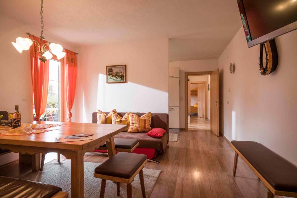 A television and/or entertainment centre at Apartment Zell am Ziller/Zillertal 841