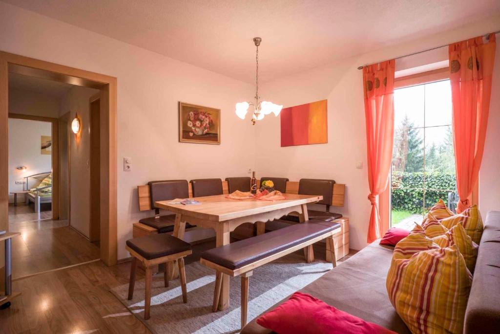 A seating area at Apartment Zell am Ziller/Zillertal 841