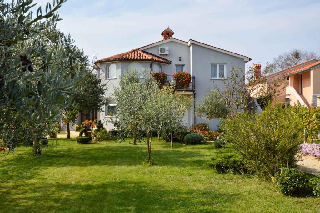 Zahrada ubytování One-Bedroom Apartment Fazana near Sea 1