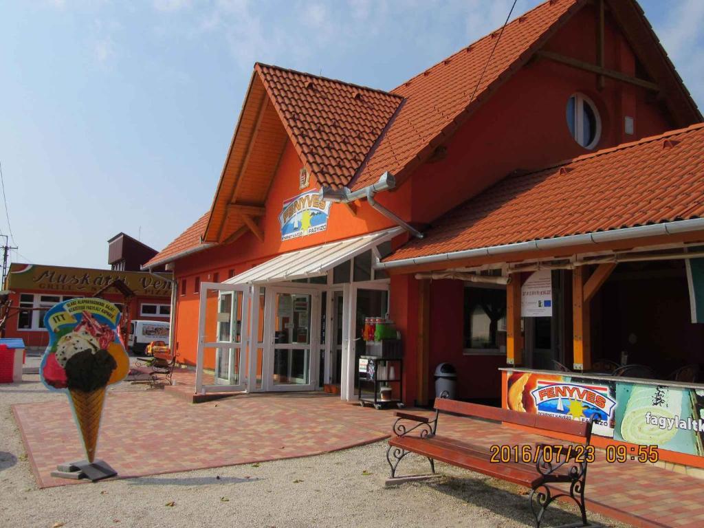 Budova, v ktorej sa dovolenkový dom nachádza
