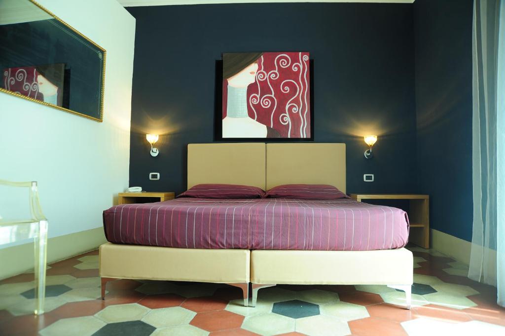 A bed or beds in a room at Sangiuliano114 B&B