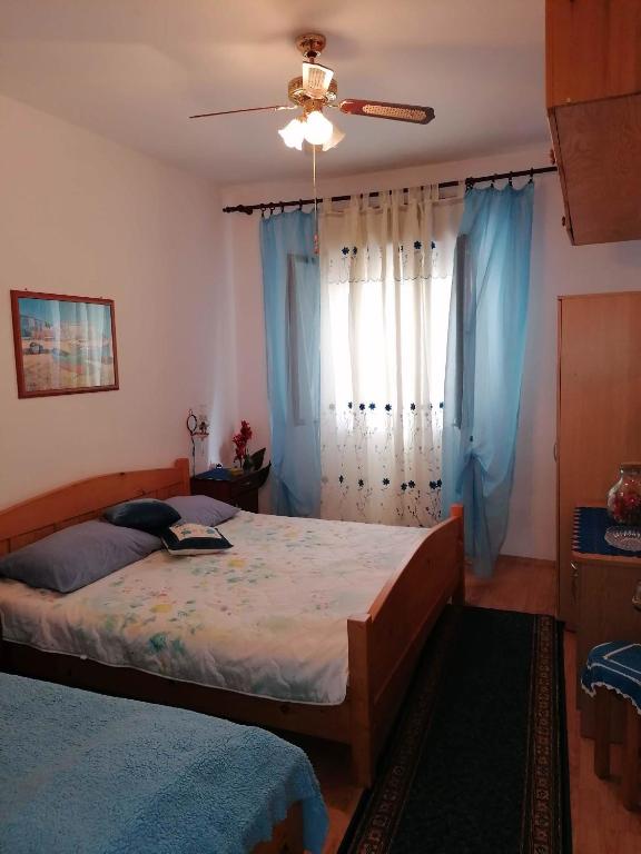 Posteľ alebo postele v izbe v ubytovaní Apartment Jablanac 1