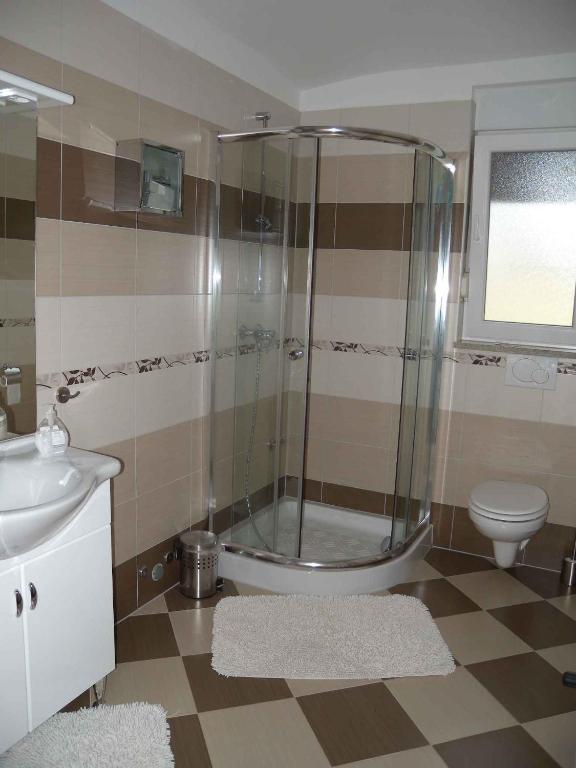 Kúpeľňa v ubytovaní Apartment Liznjan 4