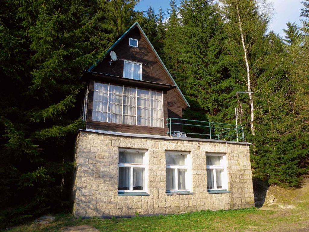 una casa con una ventana encima en Holiday home in Harrachov 2311, en Harrachov