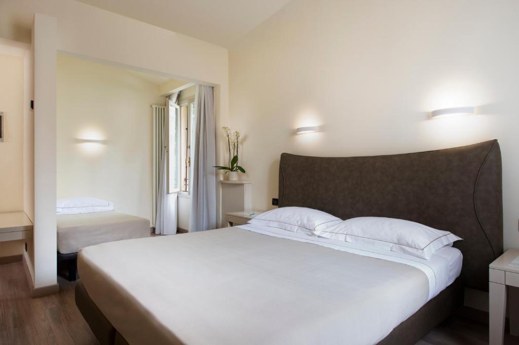 Llit o llits en una habitació de Hotel Grifone Firenze - Meetings & Spa