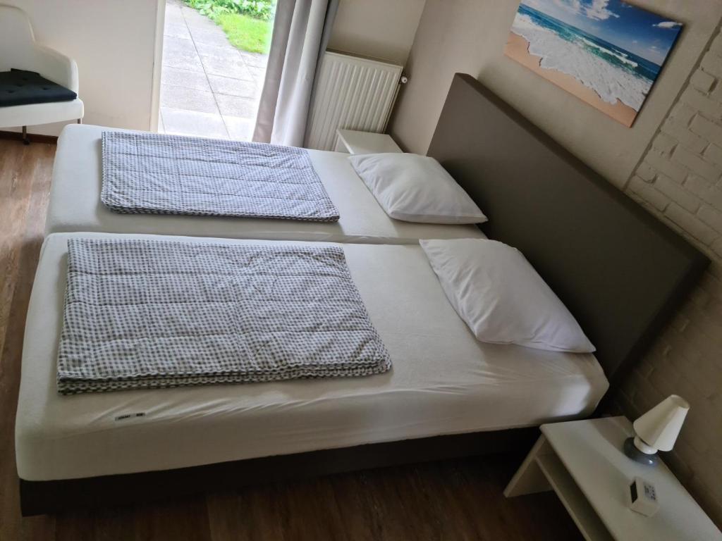 Postel nebo postele na pokoji v ubytování Kustverhuur, Park Schoneveld, Zeester 64