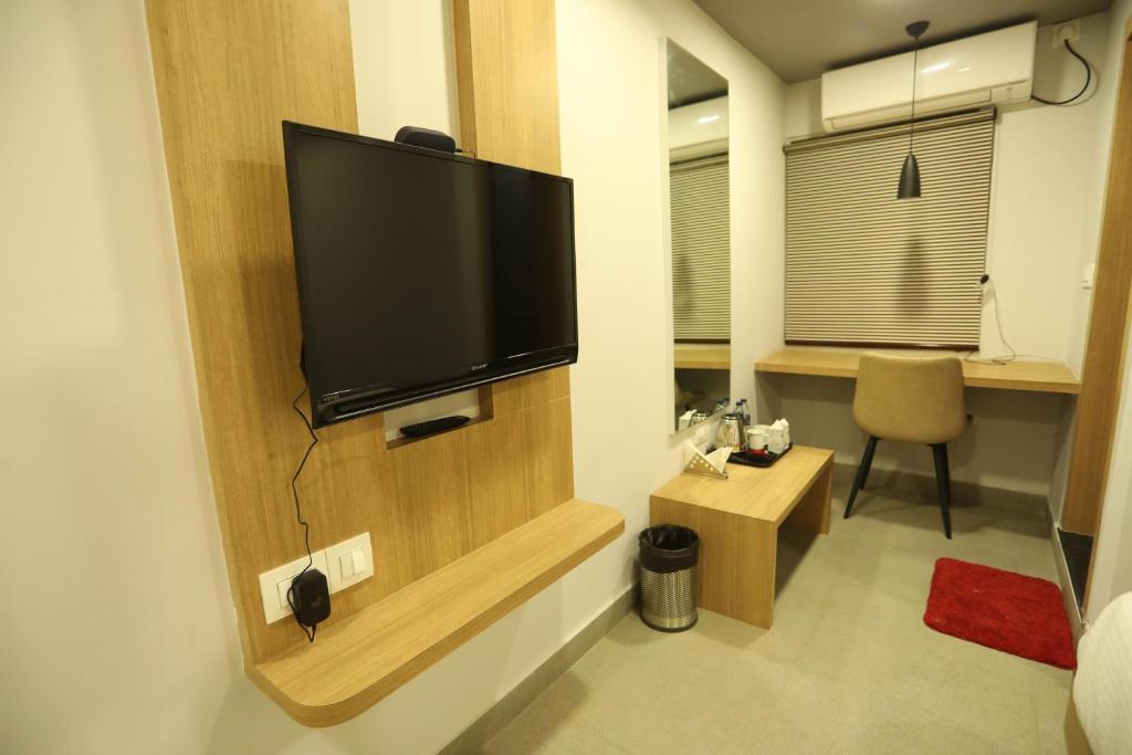 TV a/nebo společenská místnost v ubytování VIPs Hotel Olive