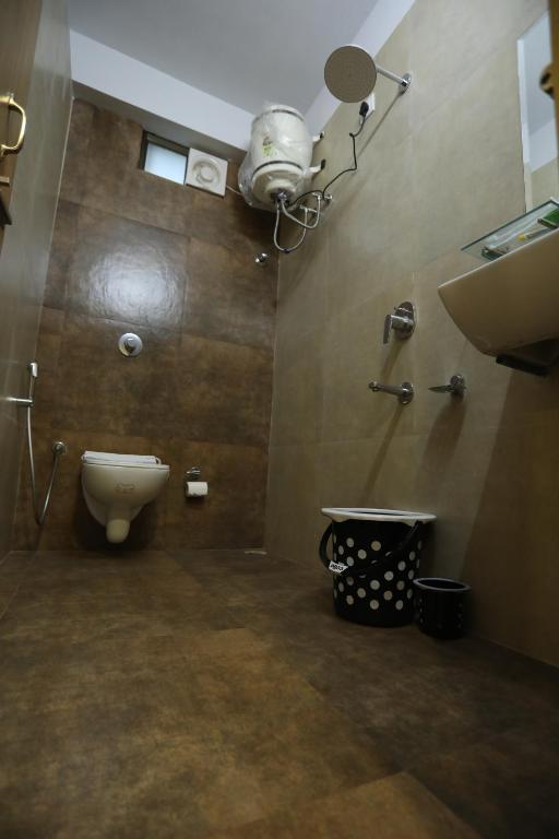 Koupelna v ubytování VIPs Hotel Olive