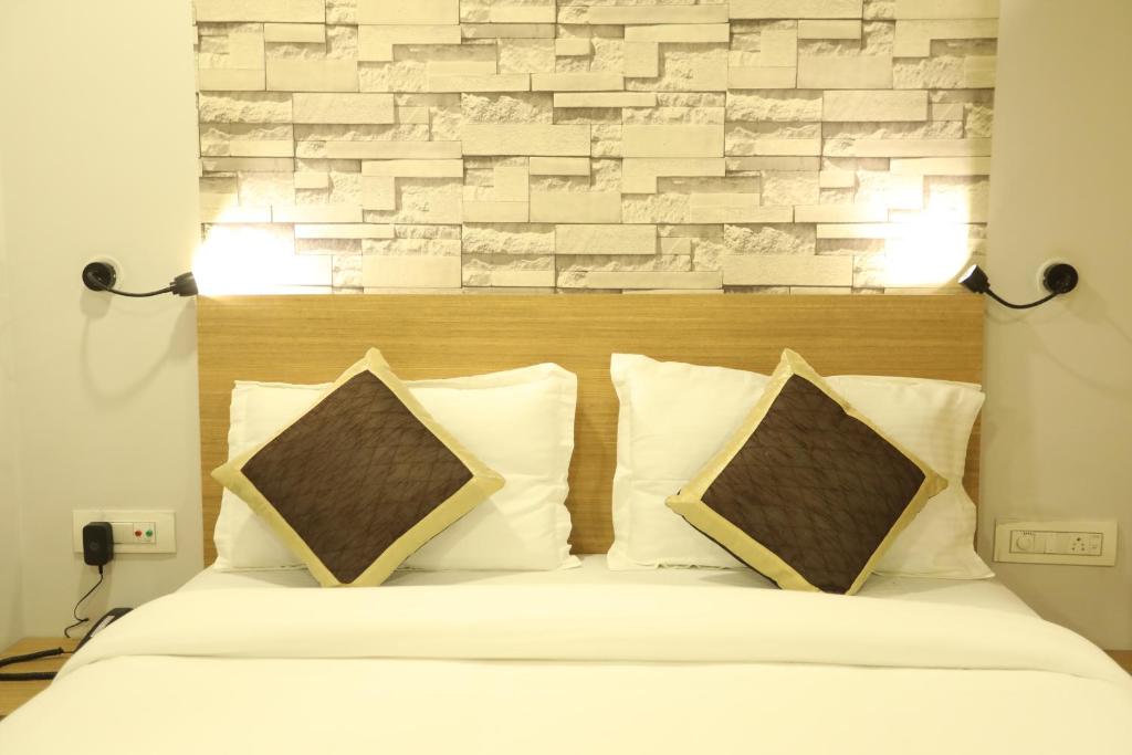 Postel nebo postele na pokoji v ubytování VIPs Hotel Olive
