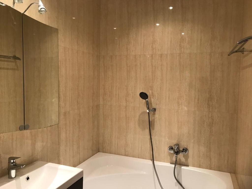 A bathroom at Primma Hotel