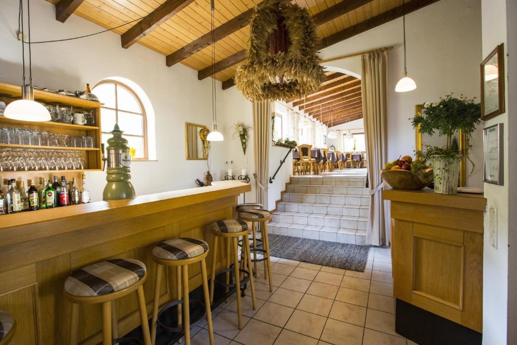 Lounge nebo bar v ubytování Hotel-Pension-Waldblick Garni