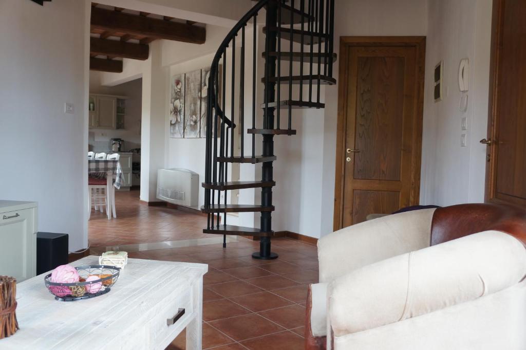 Część wypoczynkowa w obiekcie Borgo di Gaiole - Casa BD - apartment with a view & travel guide
