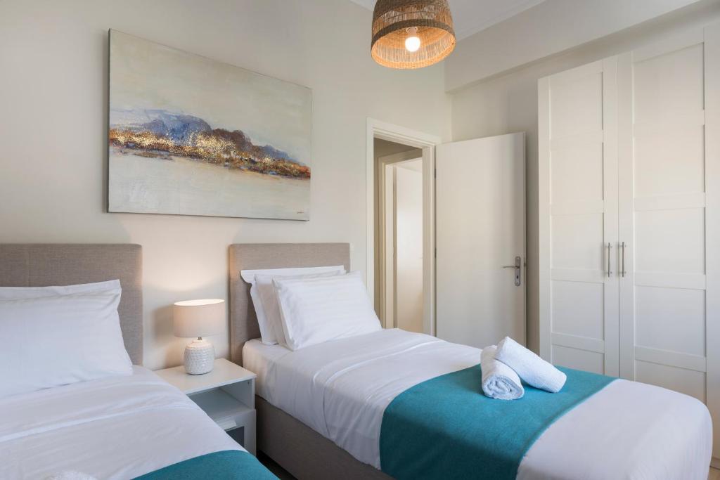 A bed or beds in a room at Old Harbor Apartment Luxury Living Chania