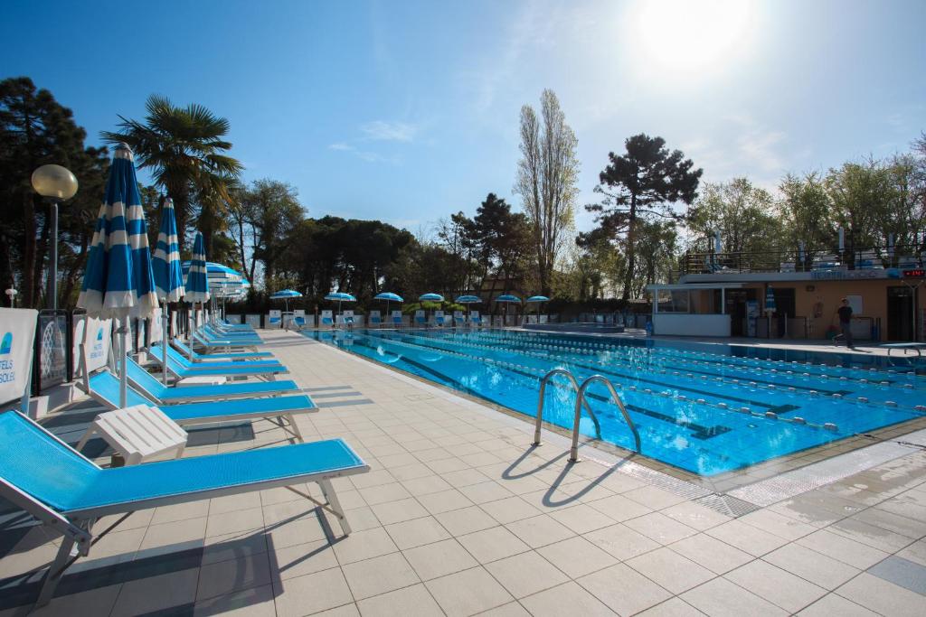 Bazén v ubytování Hotel Beau Soleil nebo v jeho okolí