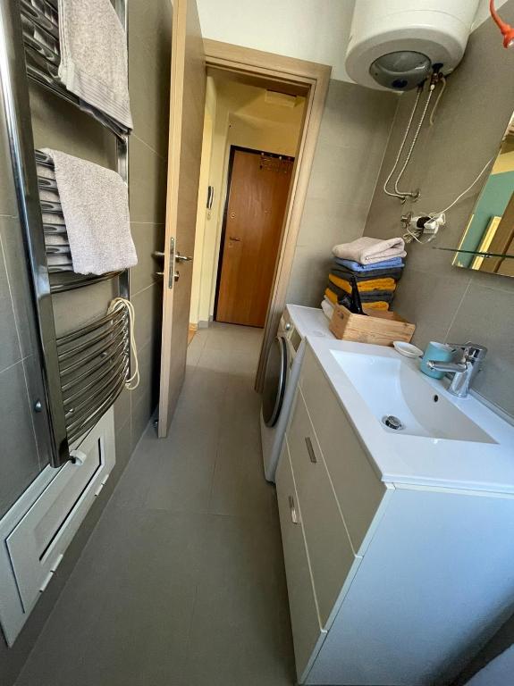 Kuchyň nebo kuchyňský kout v ubytování Downtown Apartment