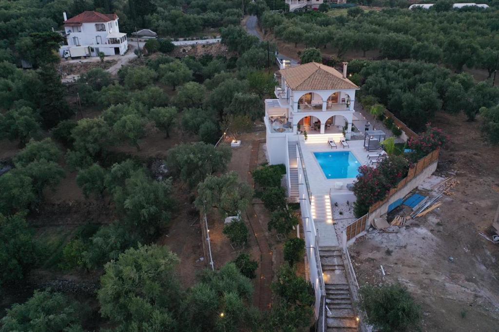 Bazén v ubytování Variza Residence nebo v jeho okolí