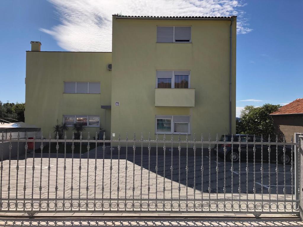 Budova, v ktorej sa apartmán nachádza