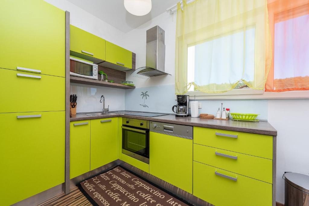 Kuchyňa alebo kuchynka v ubytovaní Antonio Apartments