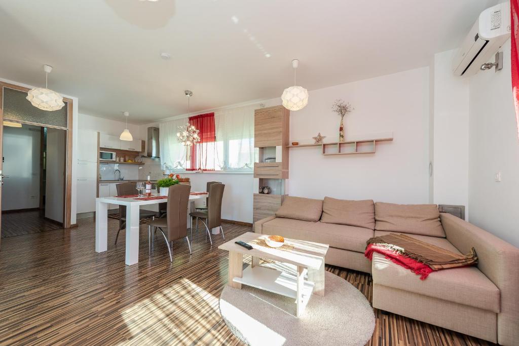 Kuchyňa alebo kuchynka v ubytovaní Antonio Apartments