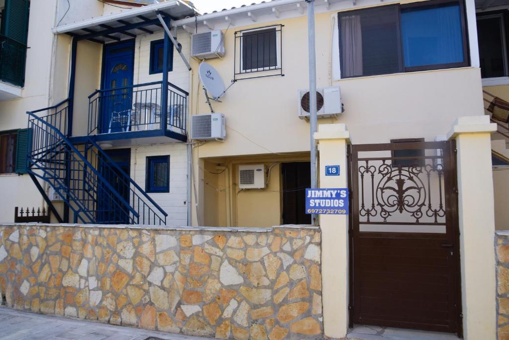 The building in which Az apartmant is located