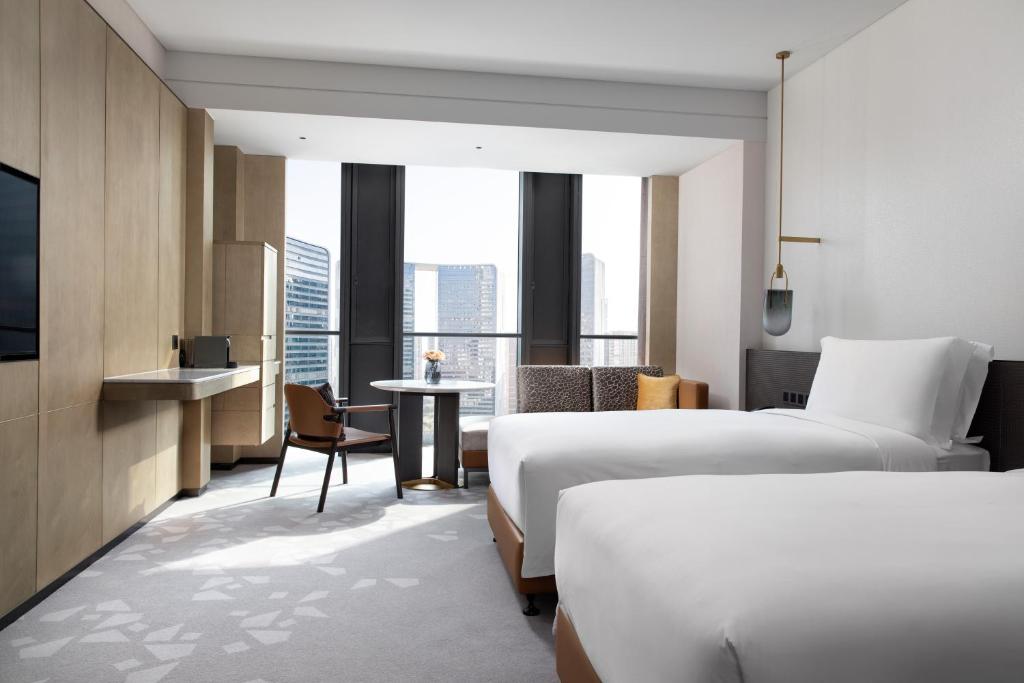 Postel nebo postele na pokoji v ubytování InterContinental Foshan DongPing