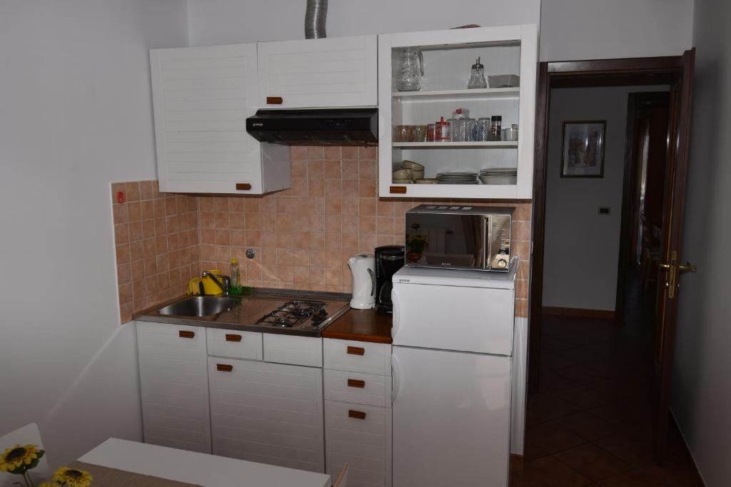 Kuchnia lub aneks kuchenny w obiekcie Rooms and Apartments Robert